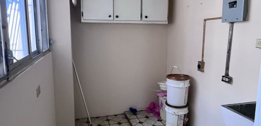 En venta céntrico y amplio apartamento en La Locería