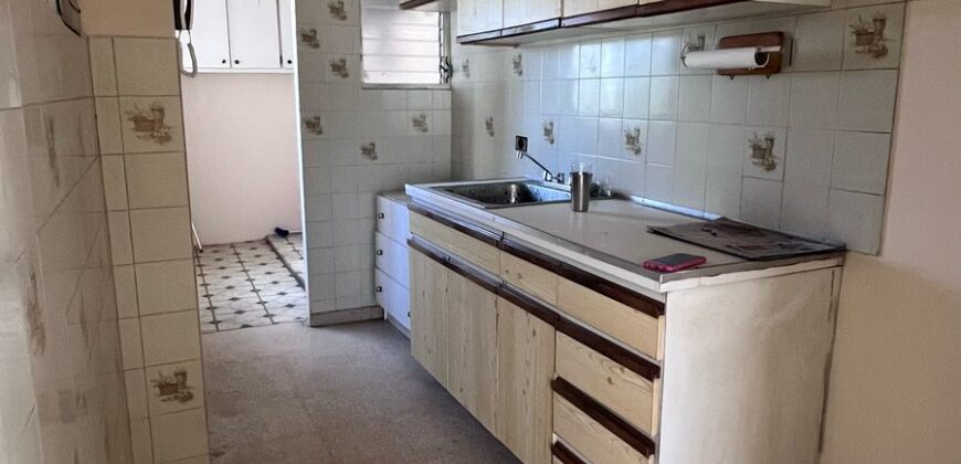 En venta céntrico y amplio apartamento en La Locería