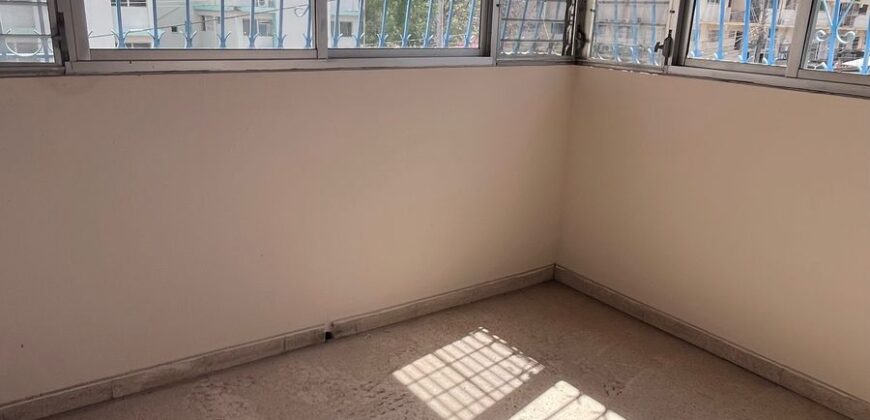 En venta céntrico y amplio apartamento en La Locería