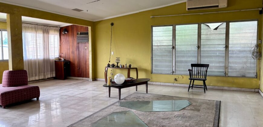 En venta amplia residencia en Los Ángeles