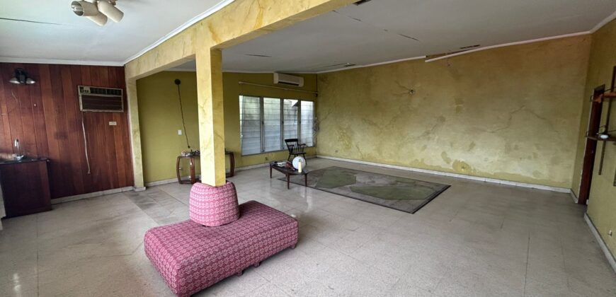 En venta amplia residencia en Los Ángeles