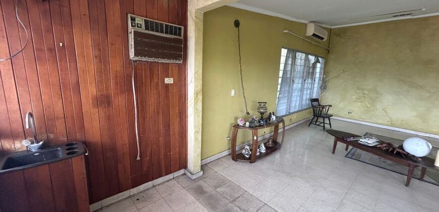 En venta amplia residencia en Los Ángeles