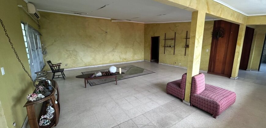 En venta amplia residencia en Los Ángeles