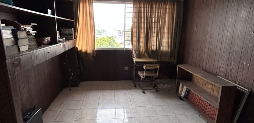 En venta amplia residencia en Los Ángeles