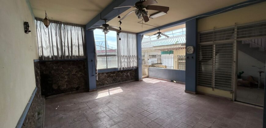 En venta amplia residencia en Los Ángeles