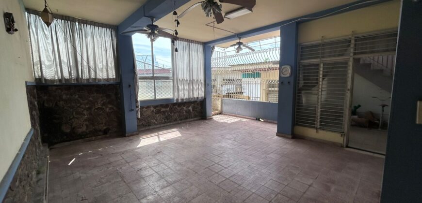 En venta amplia residencia en Los Ángeles