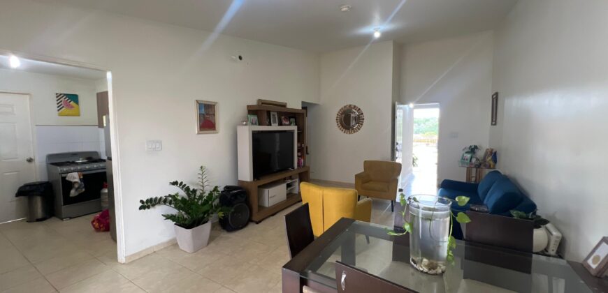 Vendo hermosa residencia en Arboleda, Los Álamos con piscina en área social.