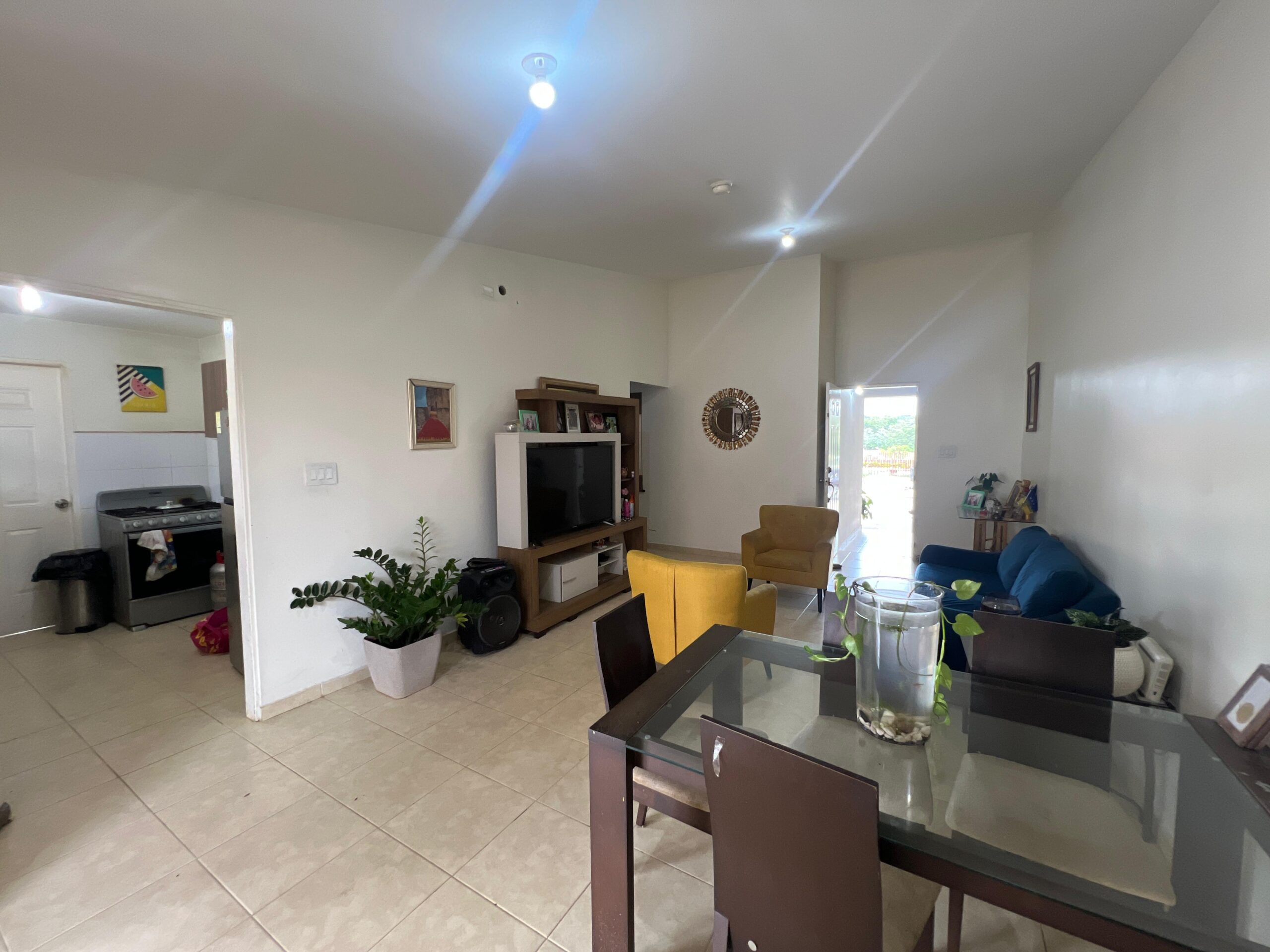 Vendo hermosa residencia en Arboleda, Los Álamos con piscina en área social.