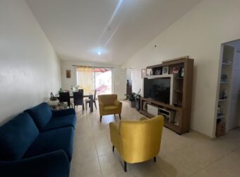 Vendo hermosa residencia en Arboleda, Los Álamos con piscina en área social.