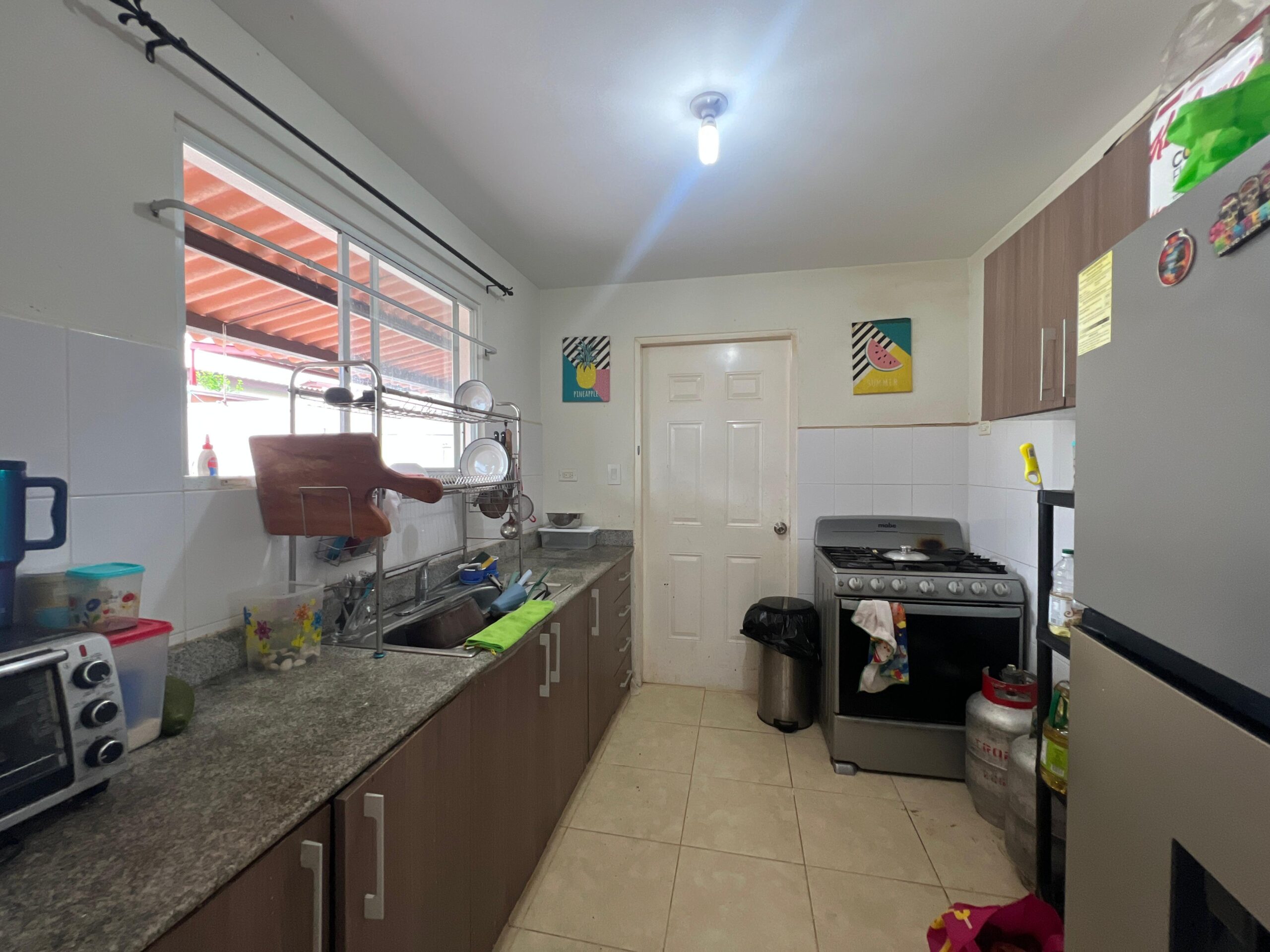 Vendo hermosa residencia en Arboleda, Los Álamos con piscina en área social.