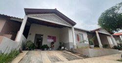 Vendo hermosa residencia en Arboleda, Los Álamos con piscina en área social.