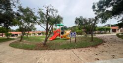 Vendo hermosa residencia en Arboleda, Los Álamos con piscina en área social.