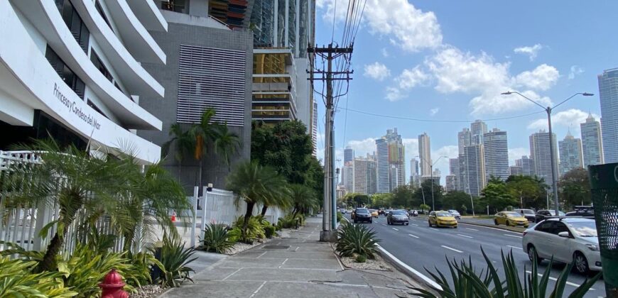 Alquilo hermoso apartamento en Avenida Balboa