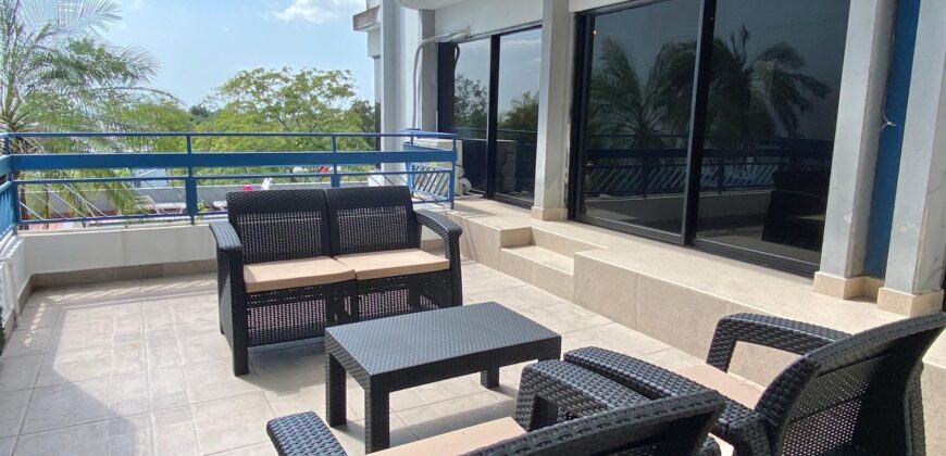 Alquilo hermoso apartamento en Avenida Balboa