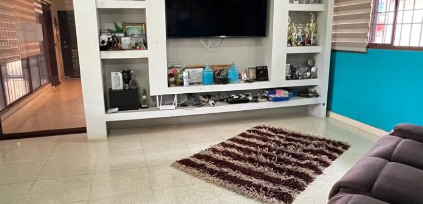 Alquilo con opción a compra hermosa y amplia casa en exclusiva área de Chitré