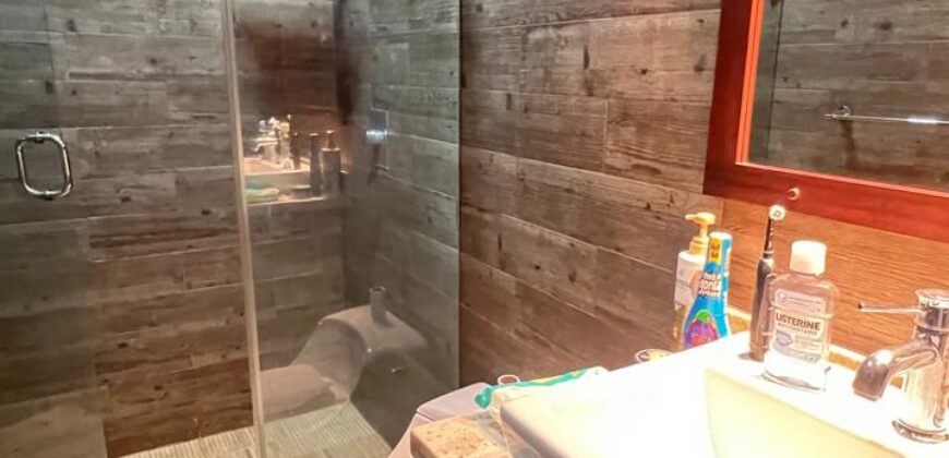 Alquilo con opción a compra hermosa y amplia casa en exclusiva área de Chitré