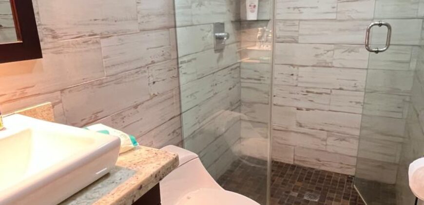 Alquilo con opción a compra hermosa y amplia casa en exclusiva área de Chitré