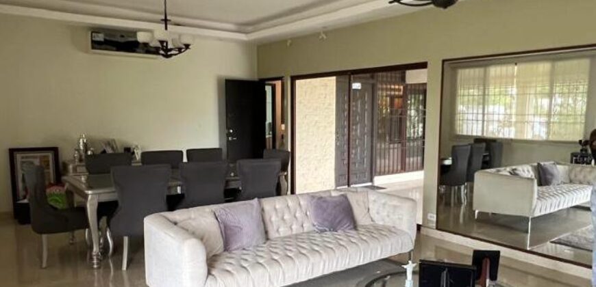 Alquilo con opción a compra hermosa y amplia casa en exclusiva área de Chitré