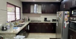 Alquilo con opción a compra hermosa y amplia casa en exclusiva área de Chitré