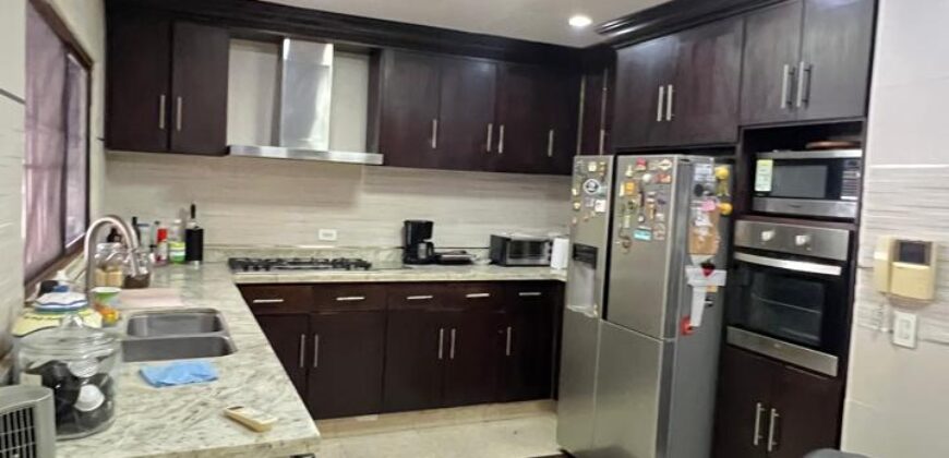 Alquilo con opción a compra hermosa y amplia casa en exclusiva área de Chitré