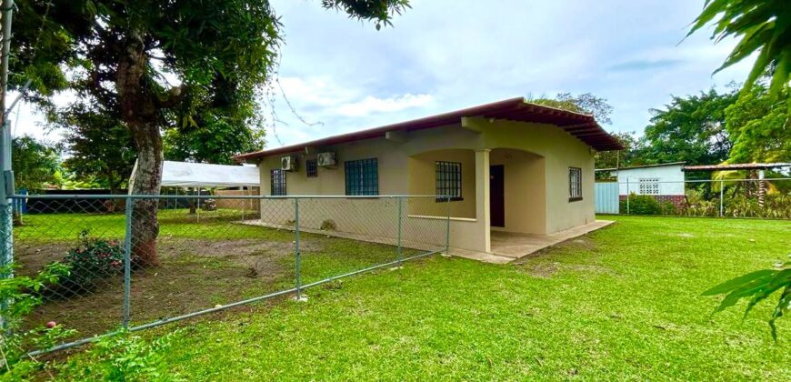 Alquilo casa con 1,000 m de terreno, a pocos minutos de playas y montañas