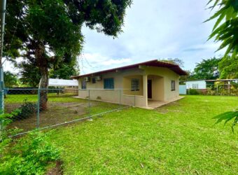 Alquilo casa con 1,000 m de terreno, a pocos minutos de playas y montañas