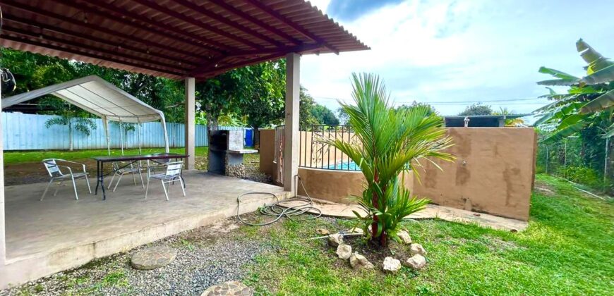 Alquilo casa con 1,000 m de terreno, a pocos minutos de playas y montañas