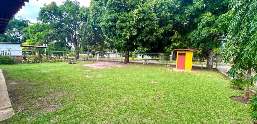 Alquilo casa con 1,000 m de terreno, a pocos minutos de playas y montañas