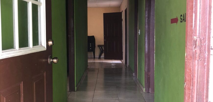 Alquilo casa con 1,000 m de terreno, a pocos minutos de playas y montañas