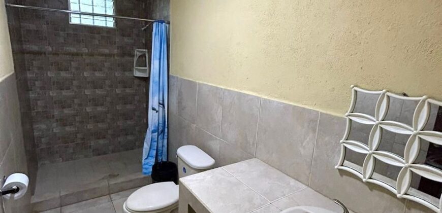 Alquilo casa con 1,000 m de terreno, a pocos minutos de playas y montañas