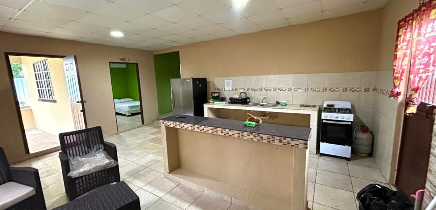 Alquilo casa con 1,000 m de terreno, a pocos minutos de playas y montañas