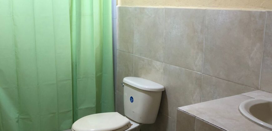 Alquilo casa con 1,000 m de terreno, a pocos minutos de playas y montañas