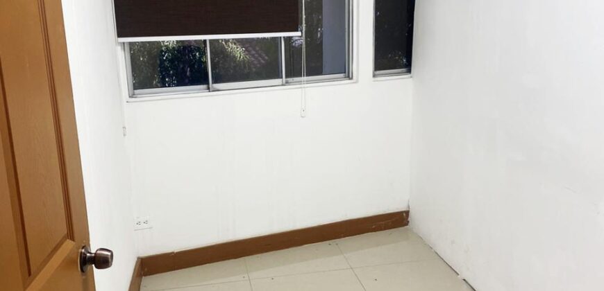 Vendo amplia y céntrica Oficina en el Area Bancaria