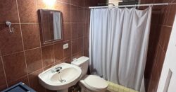 Vendo amplia casa en esquina en Chanis, frente al parque de Chanis