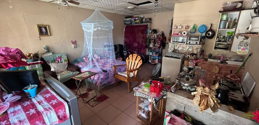 Vendo amplia casa en esquina en Chanis, frente al parque de Chanis