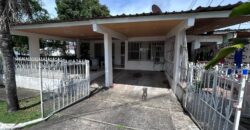 Vendo amplia casa en esquina en Chanis, frente al parque de Chanis