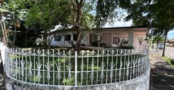 Vendo amplia casa en esquina en Chanis, frente al parque de Chanis