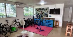 Vendo amplia casa en esquina en Chanis, frente al parque de Chanis