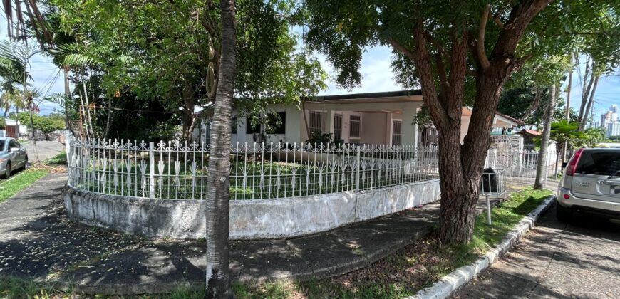 Vendo amplia casa en esquina en Chanis, frente al parque de Chanis