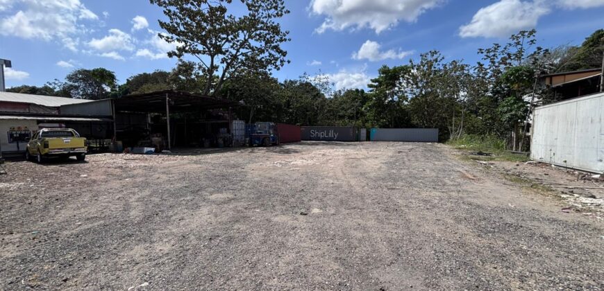 Alquiler de galera, oficina y amplio terreno de 4 mil metros aproximadamente