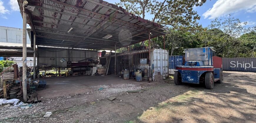 Alquiler de galera, oficina y amplio terreno de 4 mil metros aproximadamente