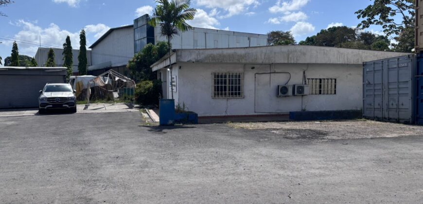 Alquiler de galera, oficina y amplio terreno de 4 mil metros aproximadamente