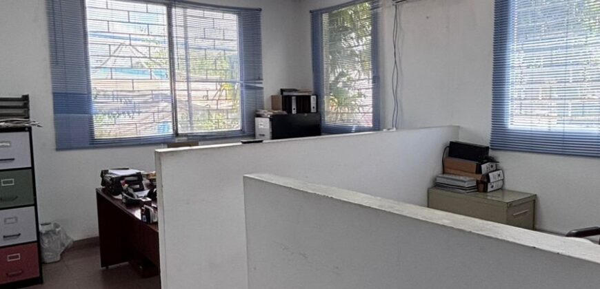 Alquiler de galera, oficina y amplio terreno de 4 mil metros aproximadamente