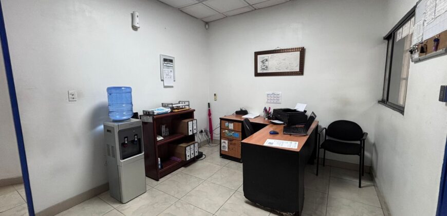 Alquiler de galera, oficina y amplio terreno de 4 mil metros aproximadamente