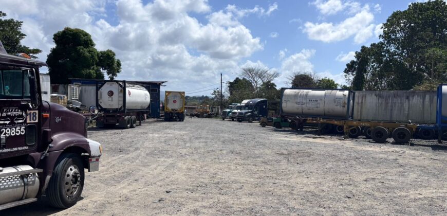 Vendo / alquilo terreno con galera en Las Cumbres, frente a carretera Transístmica