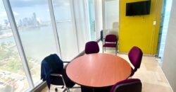 Alquilo amplia oficina en Avenida Balboa, con vista al mar