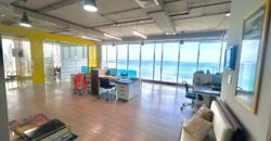 Alquilo amplia oficina en Avenida Balboa, con vista al mar