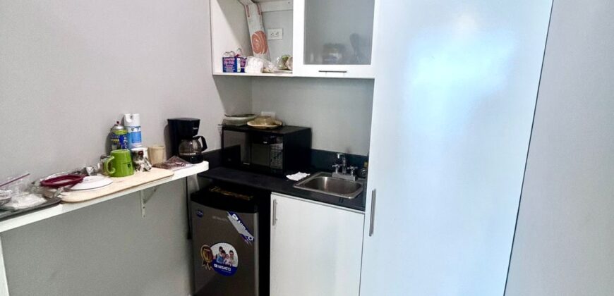 Alquilo amplia oficina en Avenida Balboa, con vista al mar