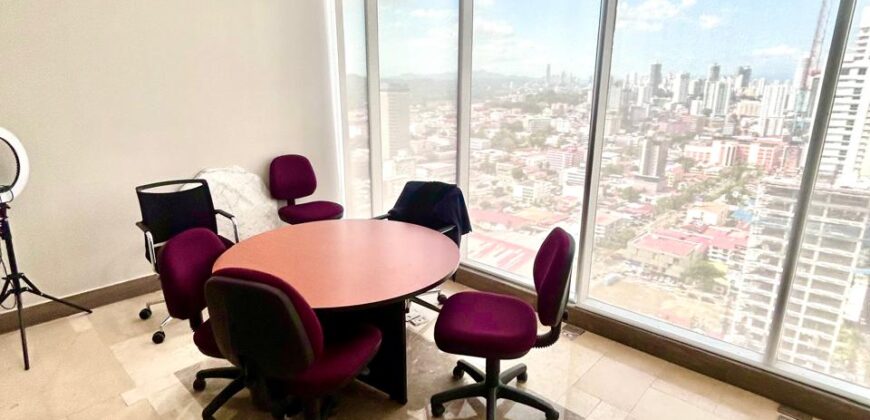 Alquilo amplia oficina en Avenida Balboa, con vista al mar