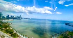 Alquilo amplia oficina en Avenida Balboa, con vista al mar